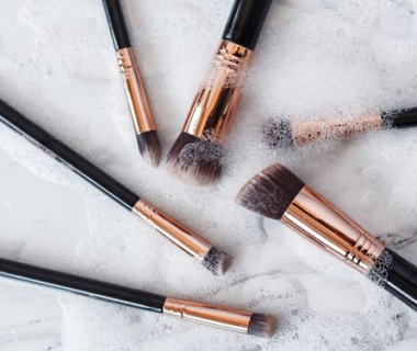 How to Wash Makeup Brushes for a Flawless Routine