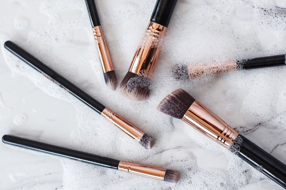 How to Wash Makeup Brushes for a Flawless Routine